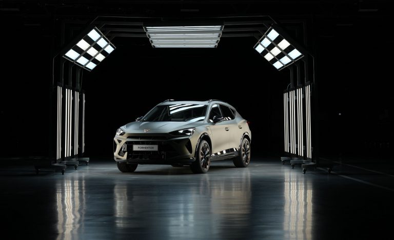 CUPRA celebra la producción de un millón de coches: este es el modelo que se lleva el honor