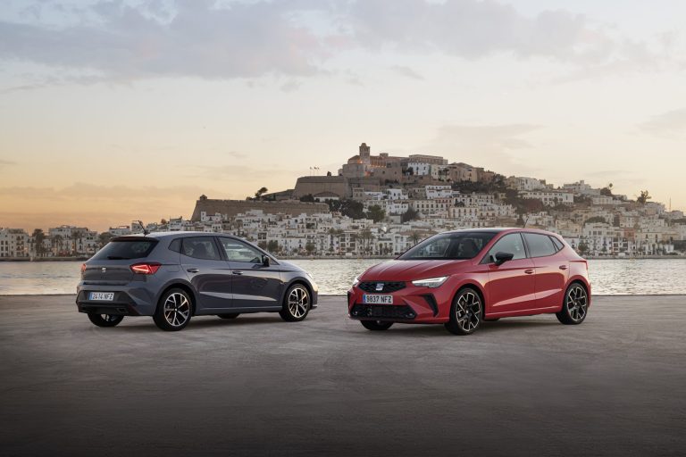 El SEAT Ibiza y el Arona se actualizan y mantienen su corazón de combustión