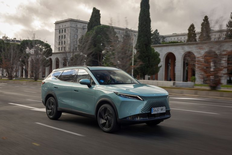 OMODA 7 SHS, el nuevo SUV híbrido enchufable con 92 km eléctricos y precio de lanzamiento desde 32.990 €