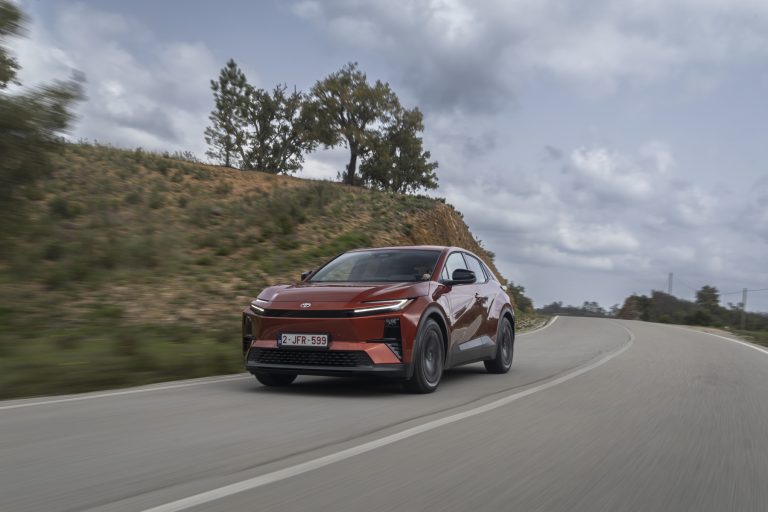 Cuando creías que no necesitabas un eléctrico, llega el C-HR+ de Toyota