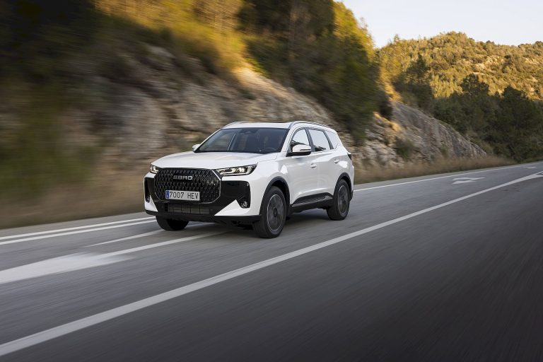 Prueba EBRO s700 HEV: el SUV híbrido ECO que puede hacerte dudar con el PHEV