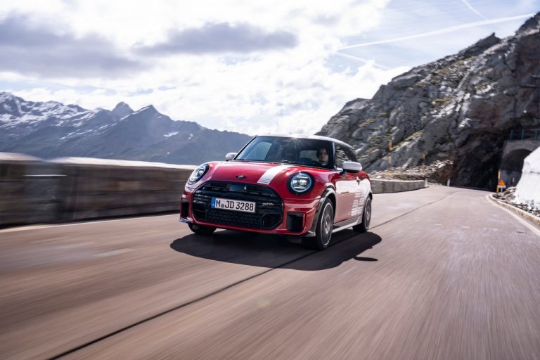 El MINI 1965 Victory Edition marca el homenaje del modelo al su legado histórico